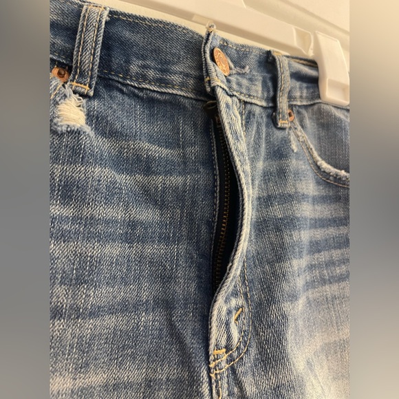 Abercrombie & Fitch High Rise Distressed Jean Shorts Size 6 - Picture 2 of 4